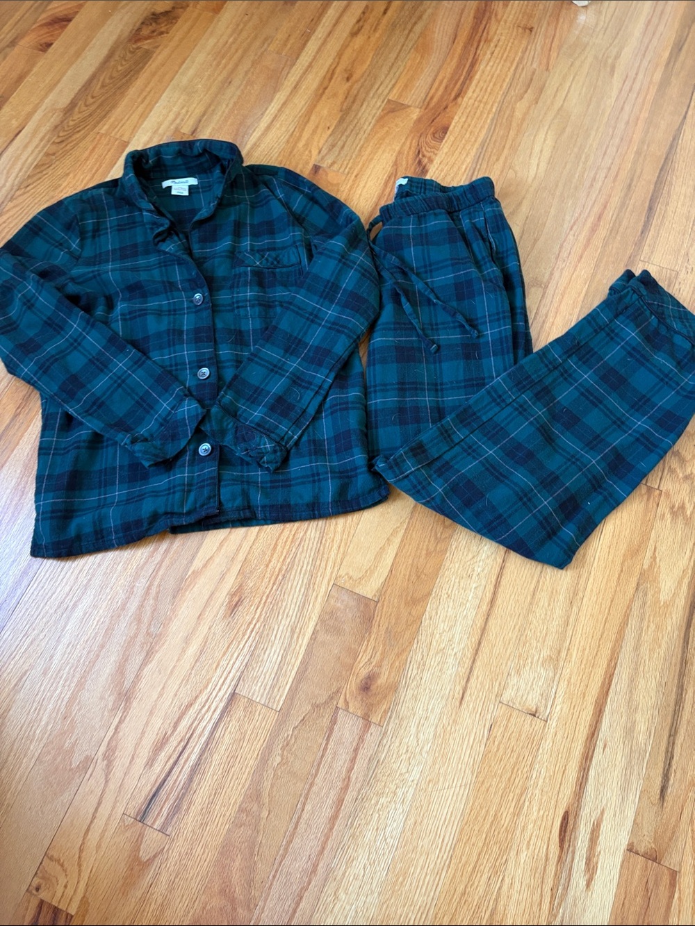 Classic Plaid Women’s Pajama Set - Green/Black